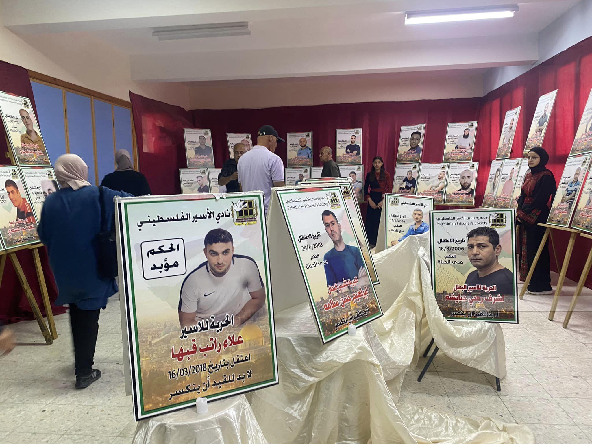 جانب من معرض "سوف نرى الشمس" (عدسة: ثائر ابو بكر/ وفا)